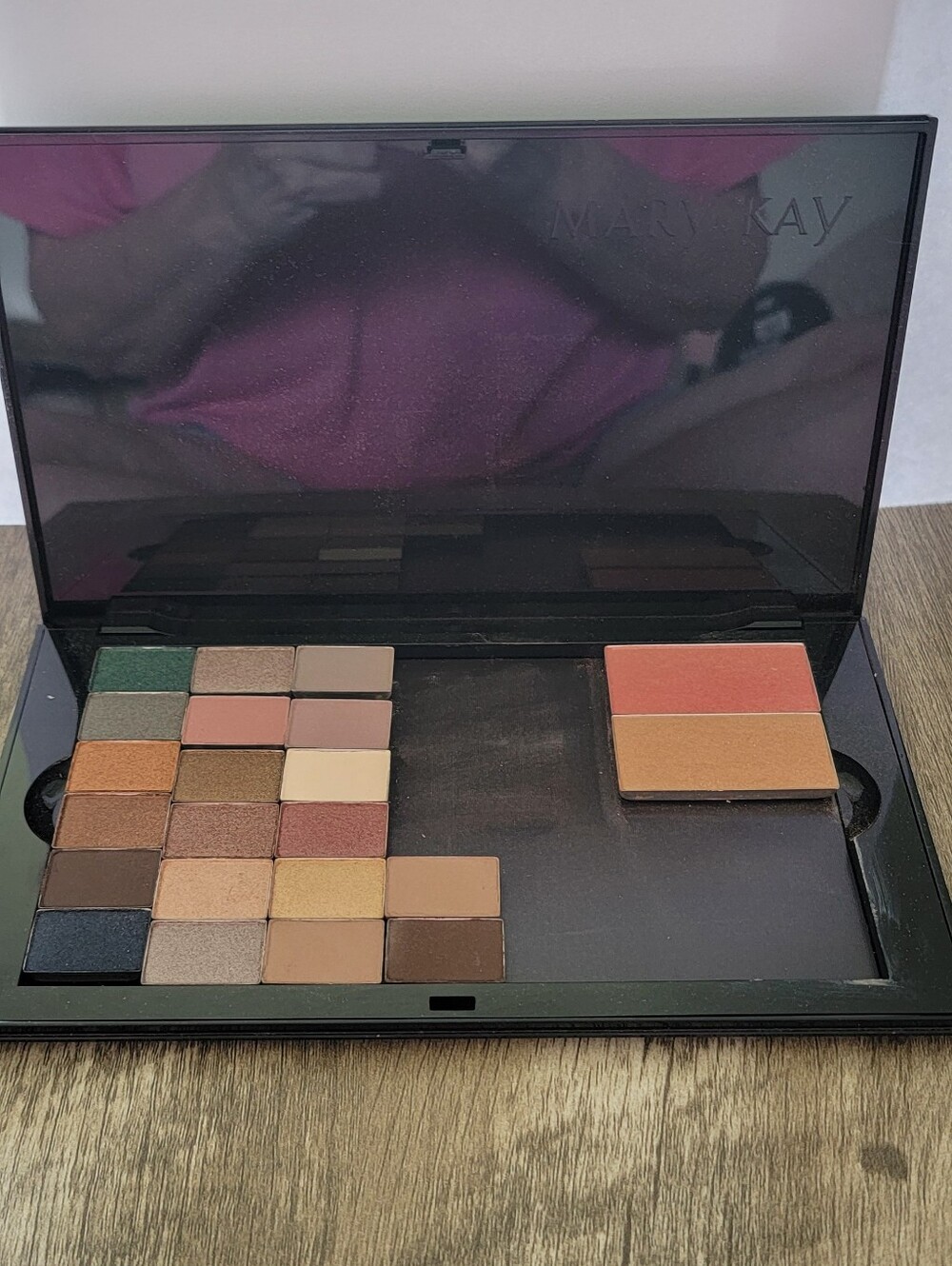 Mary Kay Eyeshadow & Blush Palette Comes With 20 New Eyeshadows And 2 New Blush